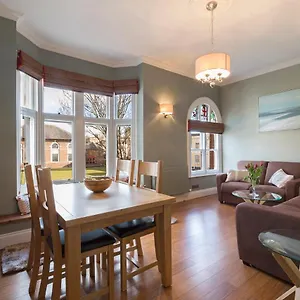 ambrose-apartments.tophotelsbath.com/