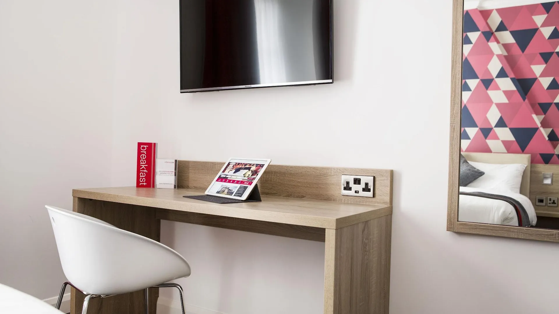 Cityroomz Edinburgh 3*,
