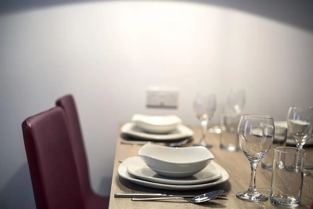 Cityroomz Edinburgh 3*,