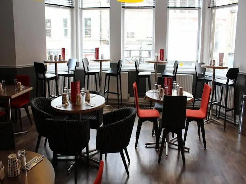 Cityroomz Edinburgh 3*,