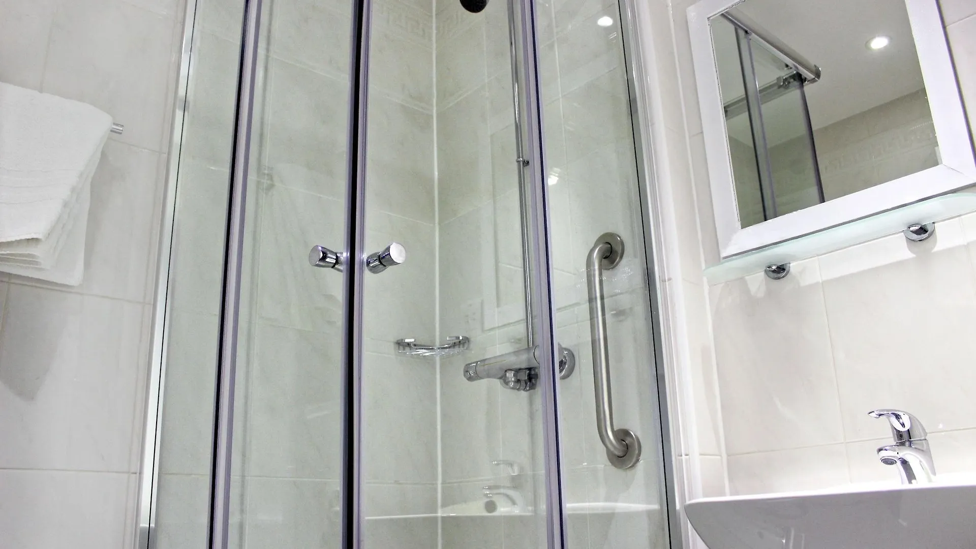 Cityroomz Edinburgh Otel