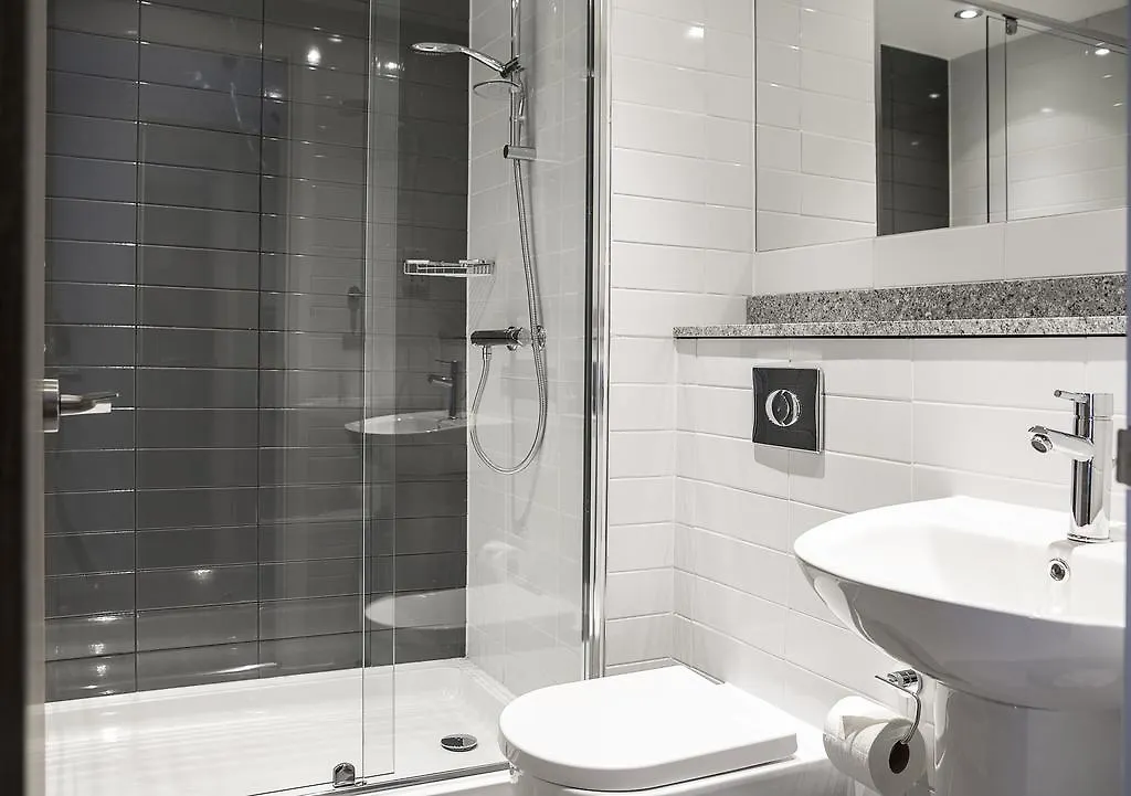 Cityroomz Edinburgh 3*,